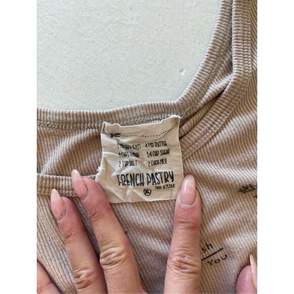 French pastry beige everything is possible cropped tank top large/XL - Picture 5 of 9